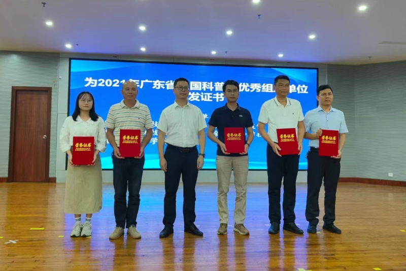 颁发证书.jpg 颁发证书.jpg