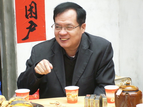市科协主席黄东云讲话,鼓励贫困户尽快致富奔小康